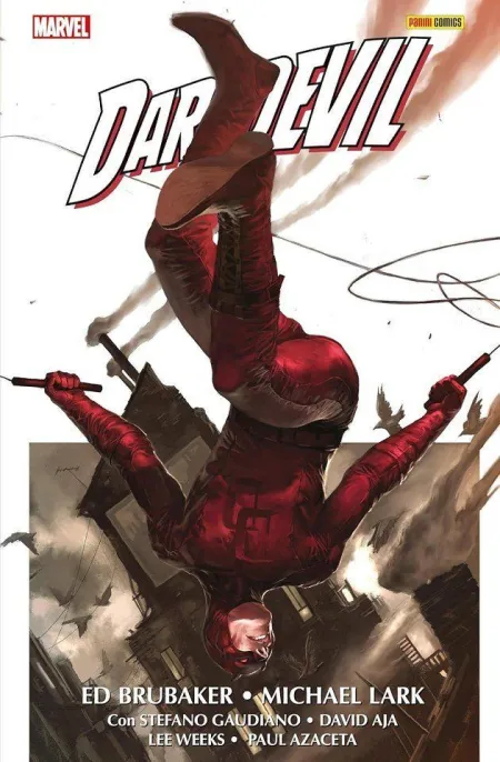 DAREDEVIL DE ED BRUBAKER Y MICHAEL LARK OMNIBUS 01