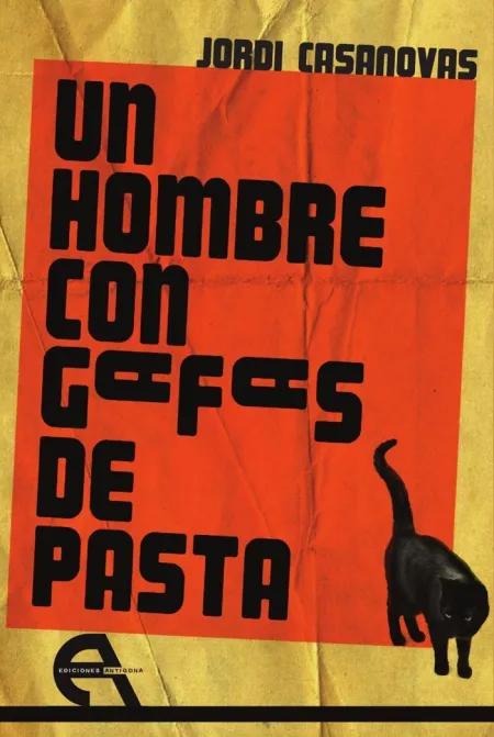 UN HOMBRE CON GAFAS DE PASTA